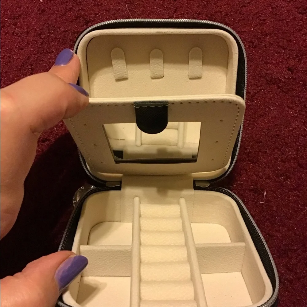 FRENCH CONNECTION BLACK LEATHER TRAVEL JEWELRY CASE